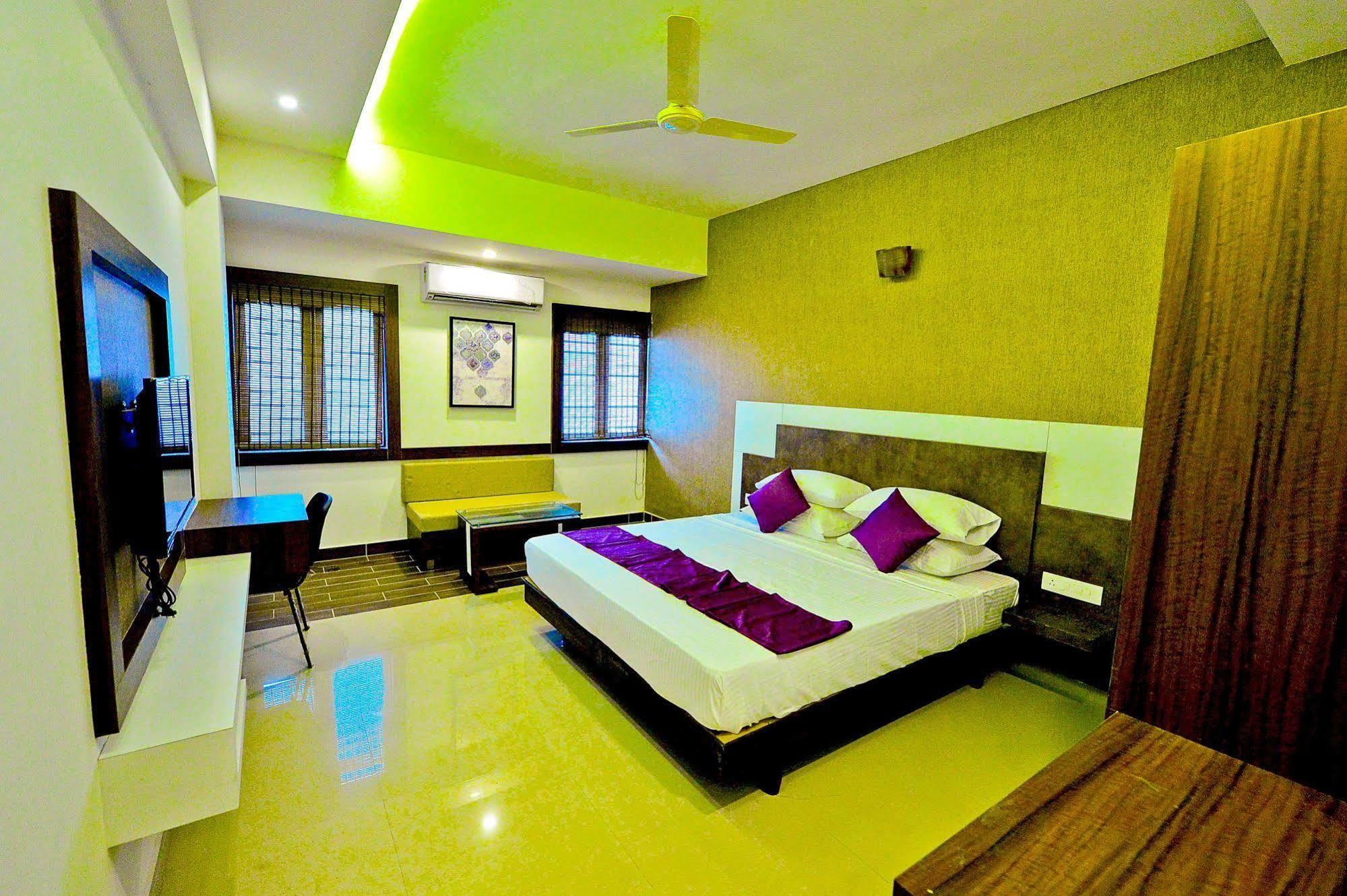 Qik Stay @ S.K. Continental Mysore Bagian luar foto